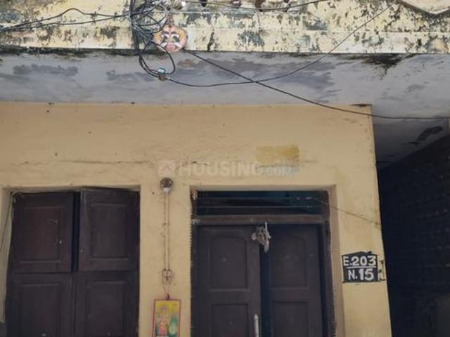 1 BHK Independent House in Arumbakkam for resale Chennai. The reference number is 21280024