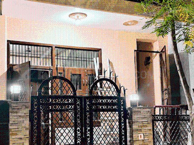 1 BHK Independent House in Beta II for resale Greater Noida. The reference number is 20814660
