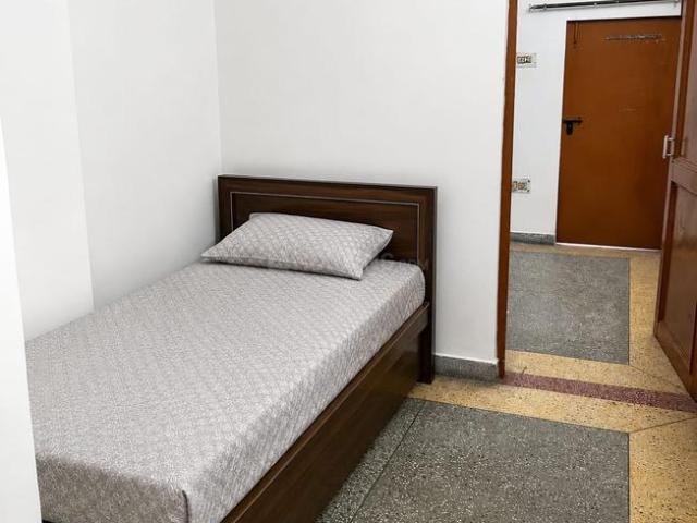 1 BHK Independent House in East Of Kailash for resale New Delhi. The reference number is 21045726