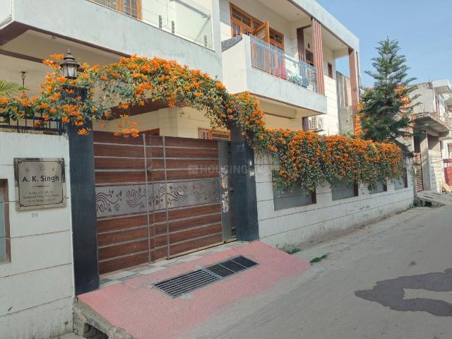 1 BHK Independent House in Indira Nagar for rent Lucknow. The reference number is 21221105