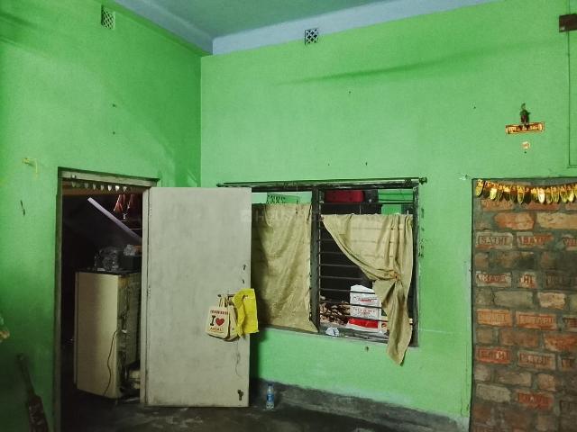 1 BHK Independent House in Jadavpur for rent Kolkata. The reference number is 18910472