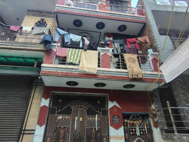 1 BHK Independent House in Karawal Nagar for rent New Delhi. The reference number is 19271710