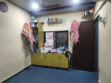 1 BHK Independent House in Kurla West for resale Mumbai. The reference number is 20049006