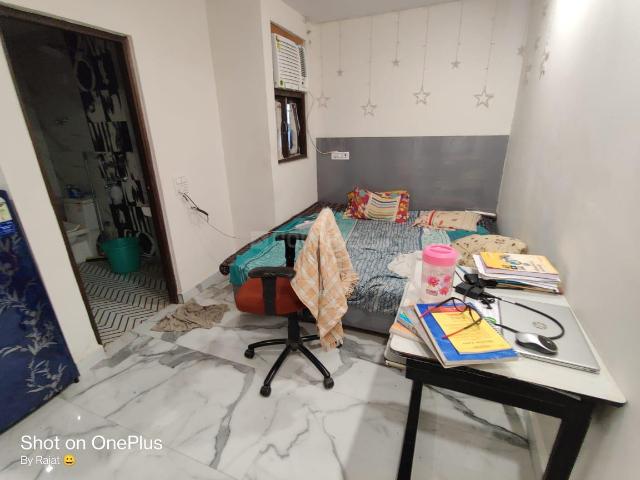 1 BHK Independent House in Lajpat Nagar for rent New Delhi. The reference number is 17837373