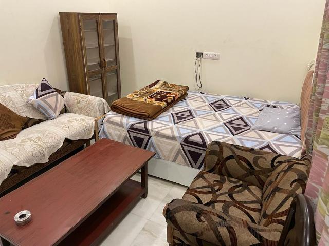 1 BHK Independent House in Lajpat Nagar for rent New Delhi. The reference number is 19840976