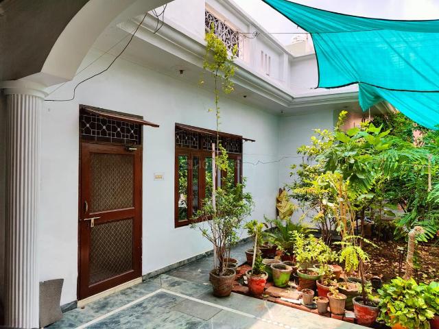 1 BHK Independent House in Manoharpura for rent Mathura. The reference number is 21010378