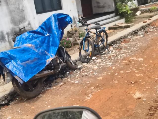 1 BHK Independent House in Maradu for resale Kochi. The reference number is 20266885