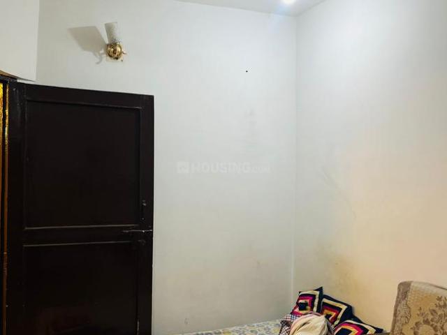 1 BHK Independent House in Mayur Vihar Phase 1 for rent New Delhi. The reference number is 12988372