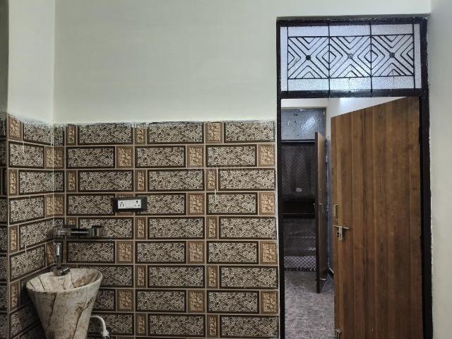 1 BHK Independent House in Nawada for rent New Delhi. The reference number is 21240644