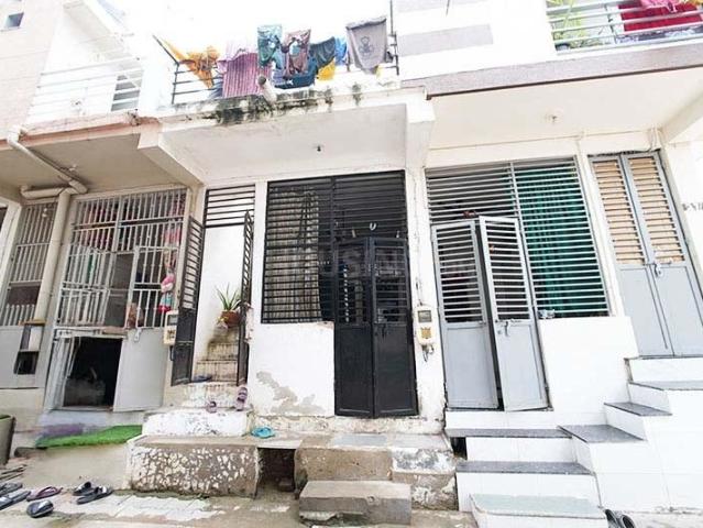 1 BHK Independent House in New Ranip for resale Ahmedabad. The reference number is 21184343