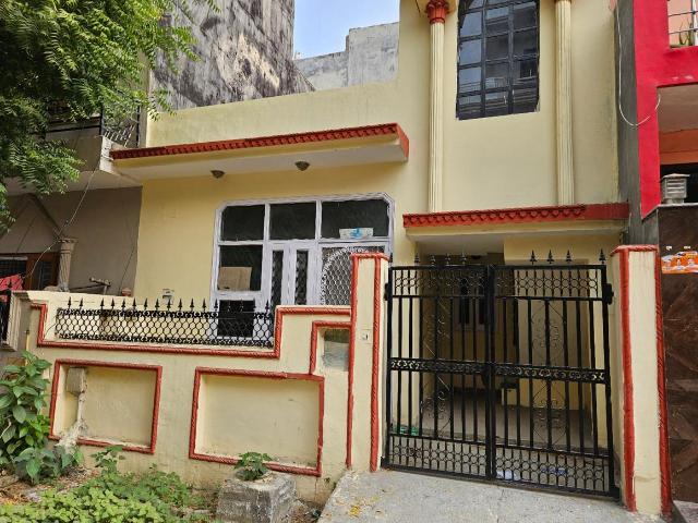 1 BHK Independent House in Omicron III for resale Greater Noida. The reference number is 19972566