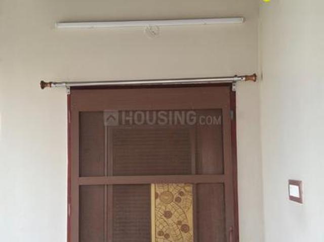 1 BHK Independent House in Sarada Colony for rent Guntur. The reference number is 21347160