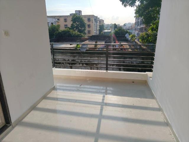 1 BHK Independent House in Satellite for rent Ahmedabad. The reference number is 21130585