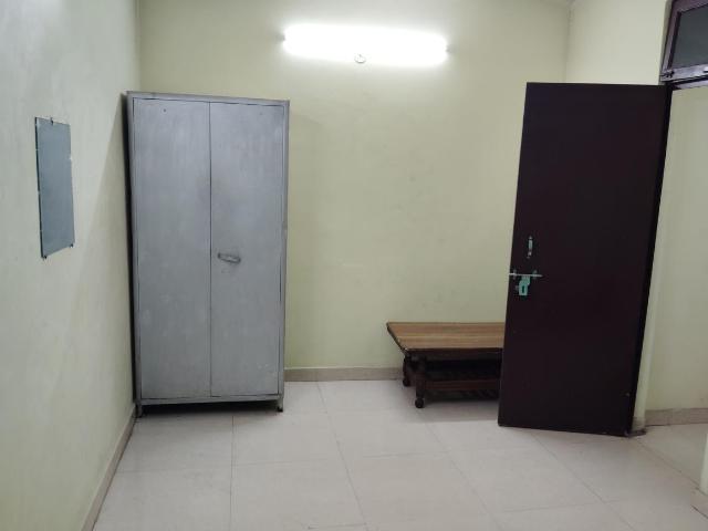 1 BHK Independent House in Sector 17 for rent Gurgaon. The reference number is 15075219