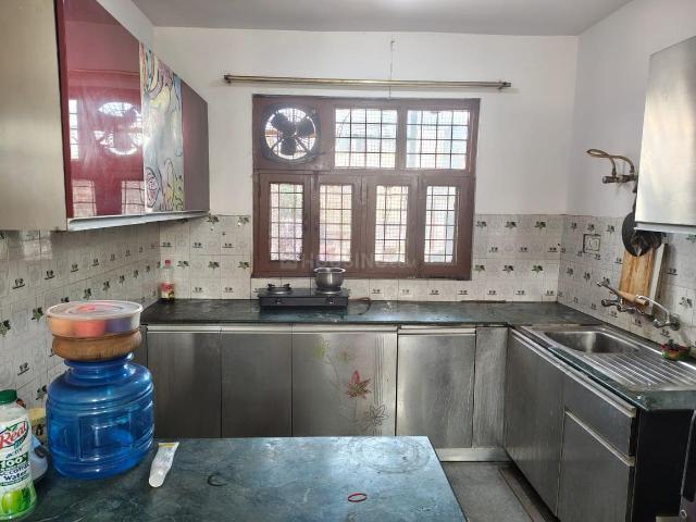1 BHK Independent House in Sector 31 for rent Gurgaon. The reference number is 21028713