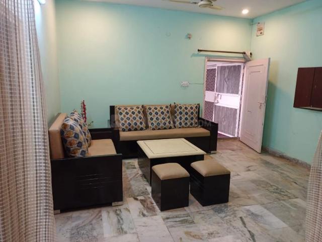 1 BHK Independent House in Sector 4 for rent Gurgaon. The reference number is 20704444