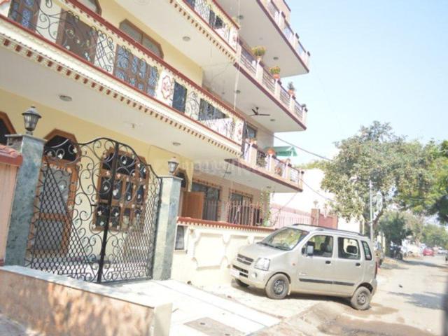 1 BHK Independent House in Sector 5 for rent Gurgaon. The reference number is 19940610