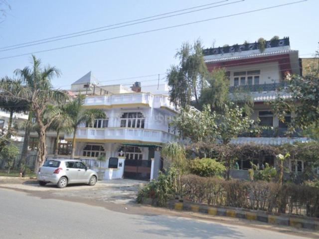 1 BHK Independent House in Sector 5 for rent Gurgaon. The reference number is 19941362