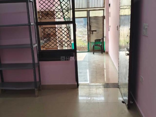 1 BHK Independent House in Sector 73 for rent Noida. The reference number is 21290861