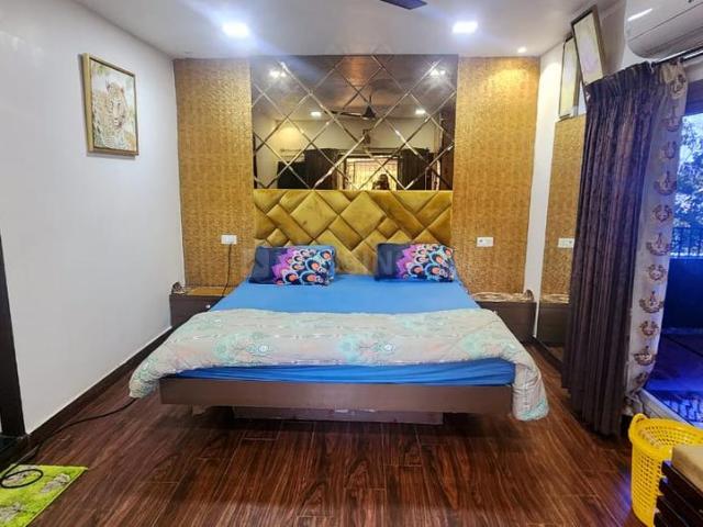 1 BHK Penthouse in Egmore for rent Chennai. The reference number is 20998004