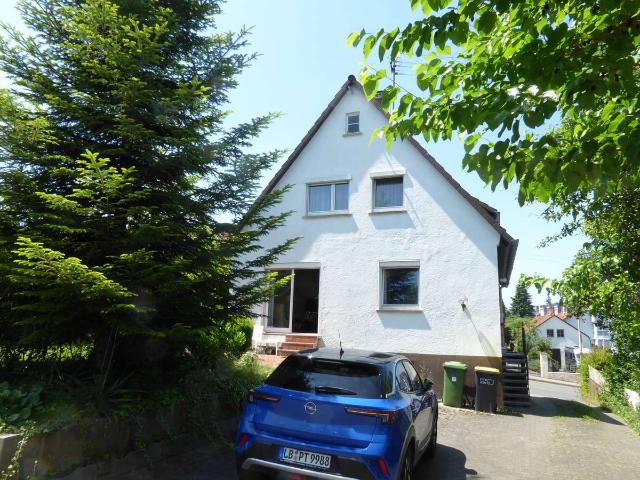 1 bis 2 Familienhaus und zusätzlich separate Ladenfläche, 2 Garagen, 3 PKW Stellpl großer Garten