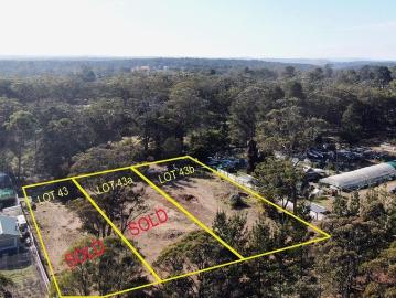 1 block left!: Great location! Be quick