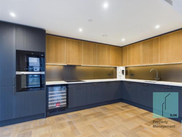 1 Boxwood Gardens, London E1W 2 bed apartment to rent £3,600 pcm £831 pw
