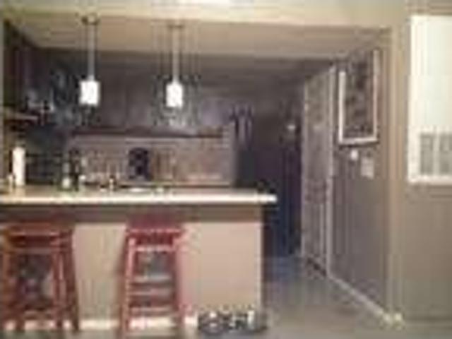 1 BR/1Bath dog ok across from UCA