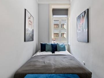 1 BR Apartment I Hi Speed Wifi I 4 Minutes to Metro, Vienna Amsterdam Apartments for Rent