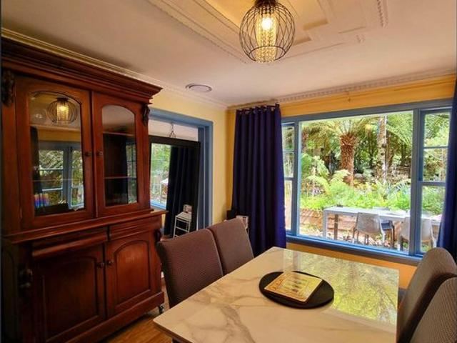 1 BR Fully Furnished Garden Cottage 'Woodland Hollow' in beautiful Big Pats Creek. Just a 5 min scenic Yarra River drive to Warburton!