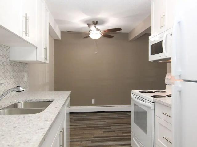 1 BR, High grade Renovation, Old Strathcona near Whyte, University — 1 Bedroom Condo Unit