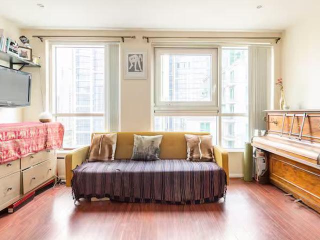 1 BR riverside flat 2 mins from Vauxhall tube
