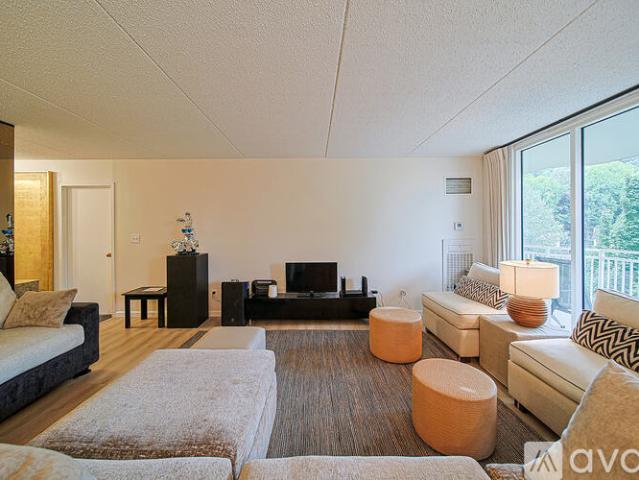 1 BR, 1.5 BA Apartment 1077 River Rd, Unit 413, Edgewater, NJ 07020