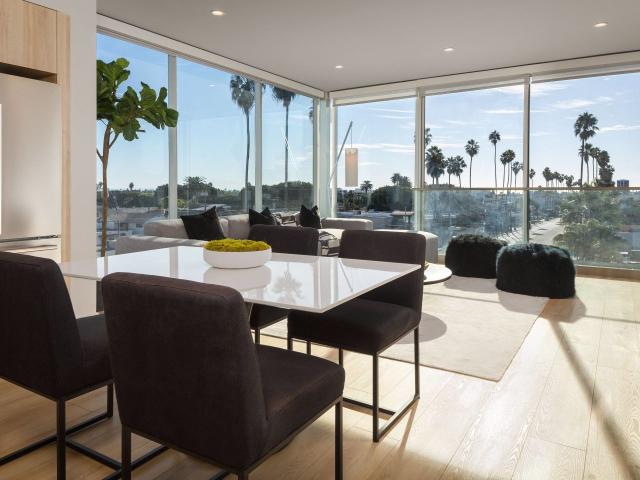 1 BR, 1.5 BA Apartment 12431 Rochester Avenue Unit 303, Los Angeles, CA 90025