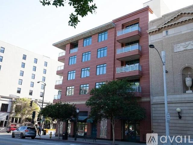 1 BR, 1.5 BA Apartment 125 North Raymond Avenue, Unit 302, Pasadena, CA 91103
