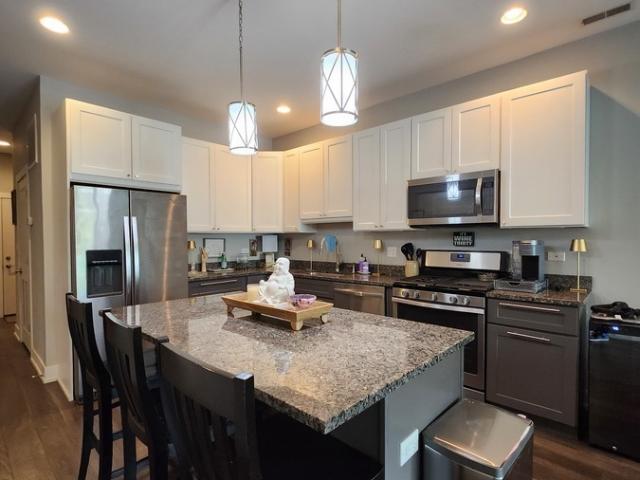 1 BR, 1.5 BA Apartment 1202 Waukegan Rd, Glenview, IL 60025