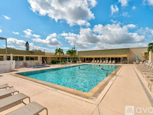 1 BR, 1.5 BA Apartment 43 Vis Gdns Trl, Unit 205, Vero Beach, FL 32962