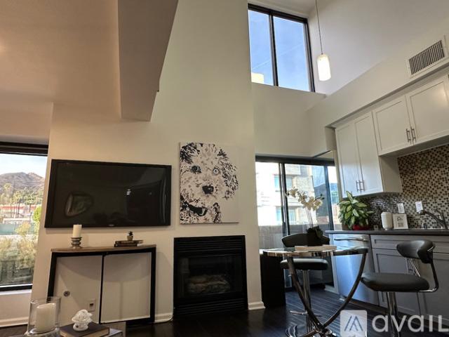 1 BR, 1.5 BA Apartment 7320 Hawthorn Ave, Unit 300, Los Angeles, CA 90046