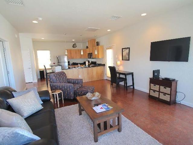 1 Br, 1 bath, Townhouse/Brownstone/RowHouse 201 Aliso Dr Se