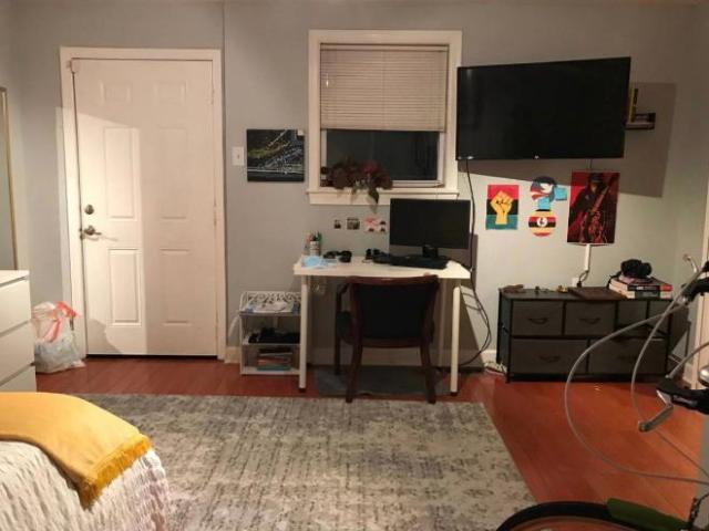 1 Br, 1 bath, Townhouse/Brownstone/RowHouse 2425 North Capitol Street NE