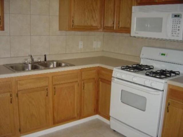 1 Br, 1 bath, Apartment 1047 Smith Dr