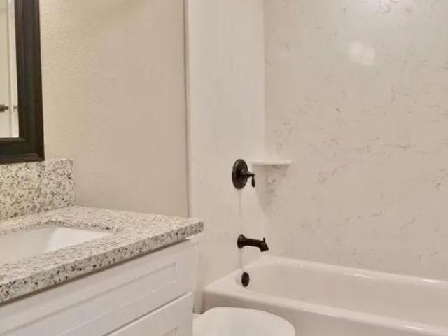 1 Br, 1 bath, Apartment 1155 W Center St
