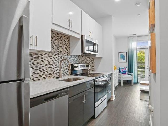 1 Br, 1 bath, Apartment 1200 S Mint St