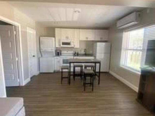 1 Br, 1 bath, Apartment 121 Grand Avenue