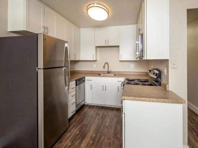 1 Br, 1 bath, Apartment 1401 Lakewood Ave