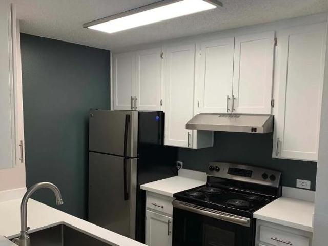 1 Br, 1 bath, Apartment 2235 W Broadway