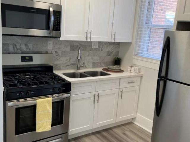 1 Br, 1 bath, Apartment 2424 Wilshire Boulevard