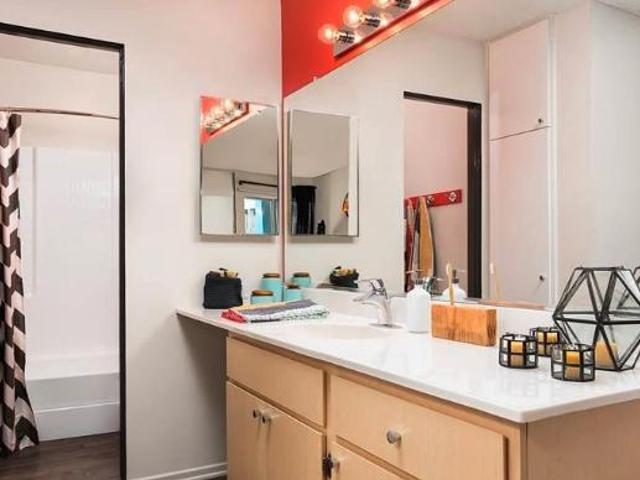 1 Br, 1 bath, Apartment 3883 Ingraham St