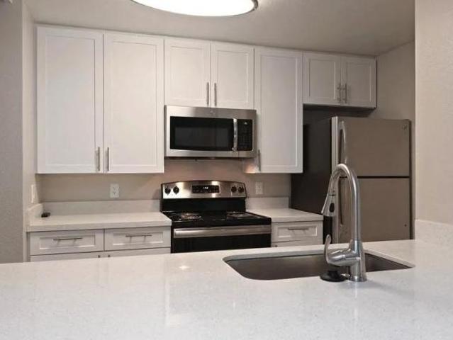 1 Br, 1 bath, Apartment 4401 Mission Ave