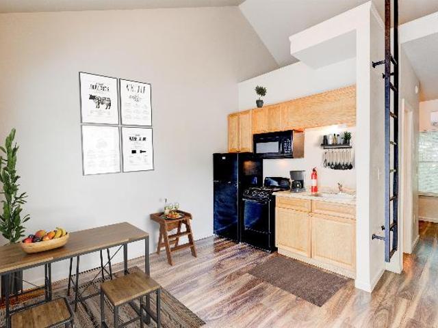 1 Br, 1 bath, Apartment 501 4th Street Northeast